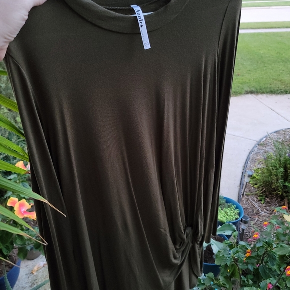 Azules NWOT olive green top with knot, size XL - Picture 5 of 5